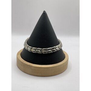 Silver Chevron Pattern Bracelet With Clasp Closure For Men